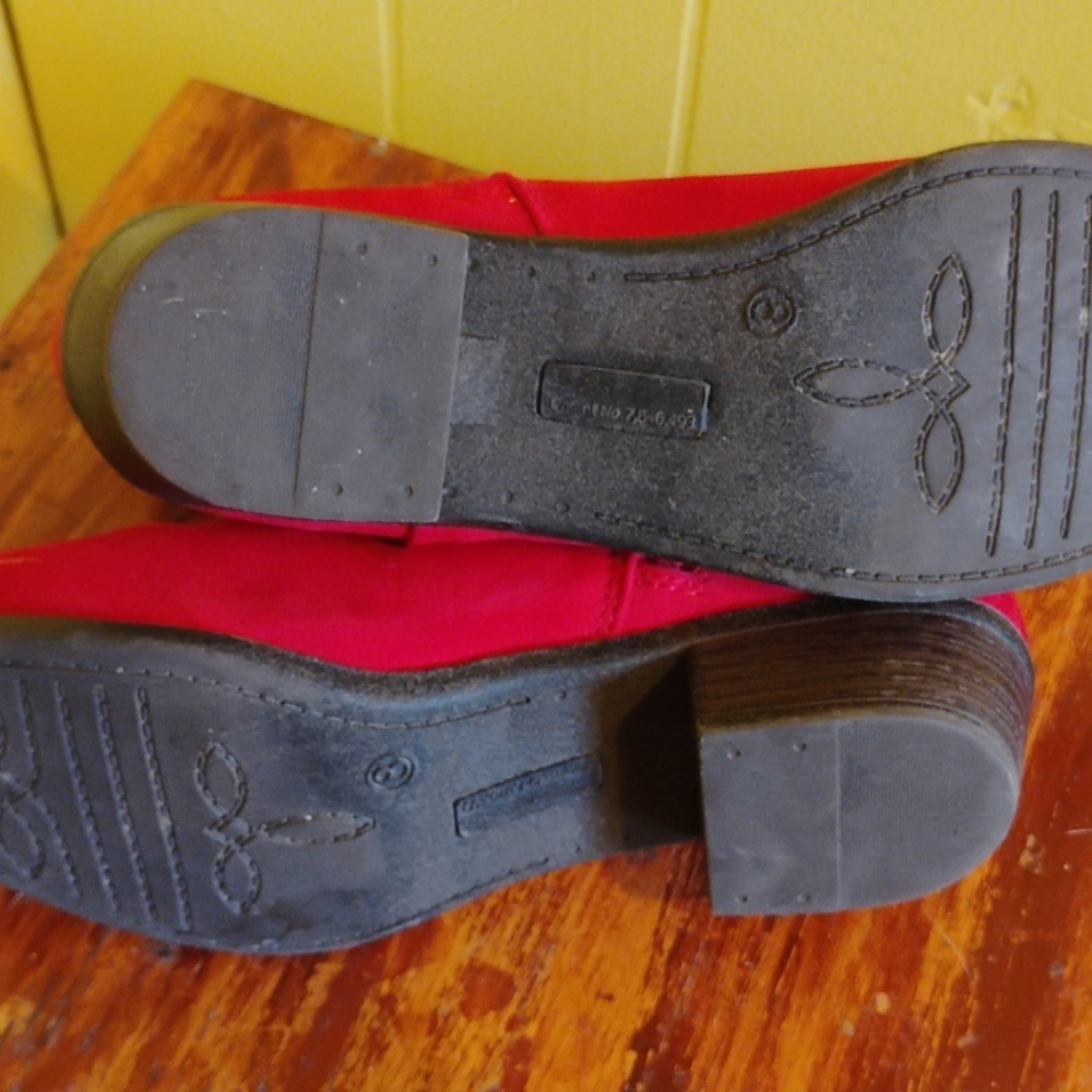 Red Boots - Picture 3 of 4
